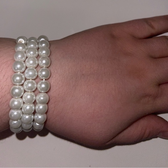 White bracelets great condition - Picture 2 of 2